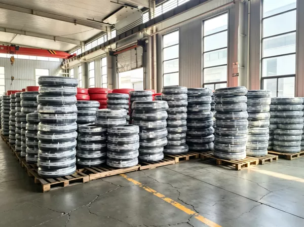 Jak działają węże gumowe wzmocnione tkaniną? Hebei Zhehan Rubber & Plastic Products Co., Ltd. wyjaśnia podstawowe zasady dotyczące przemysłowych elastycznych węży przesyłowych.